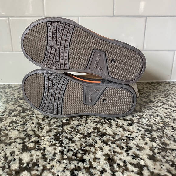 Carters Size 9 Easy On Boots - Picture 3 of 4